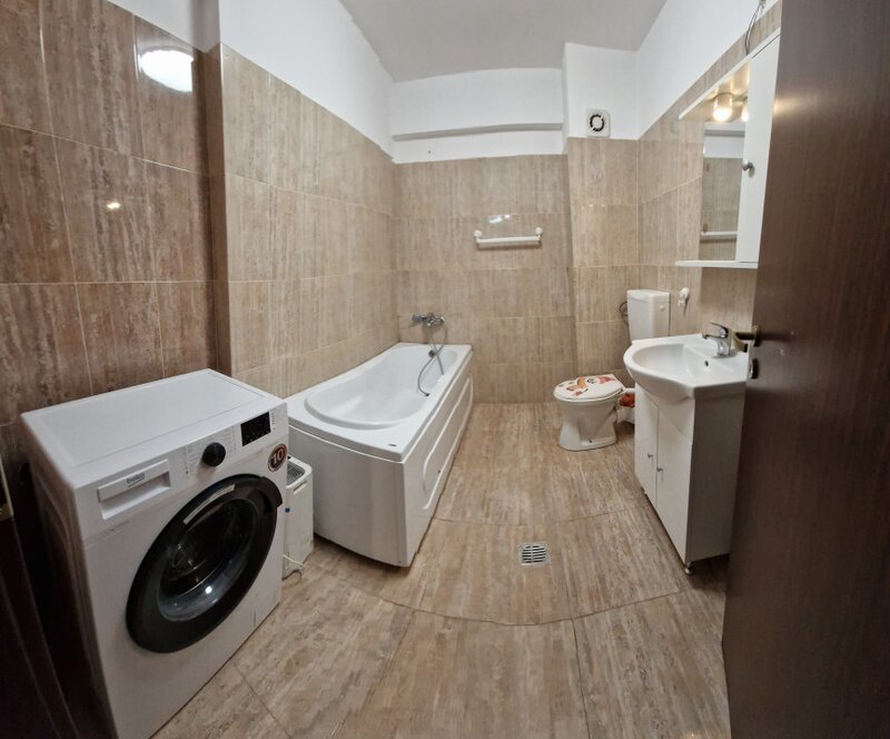 Cartierul Latin Apartament complet mobilat si utilat - decomandat - loc de parcare suprateran