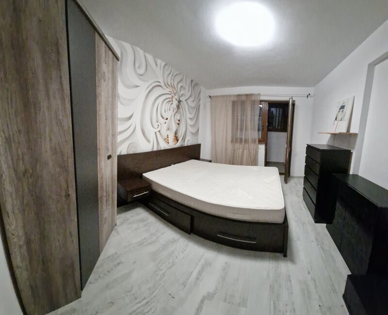 Cartierul Latin Apartament complet mobilat si utilat - decomandat - loc de parcare suprateran